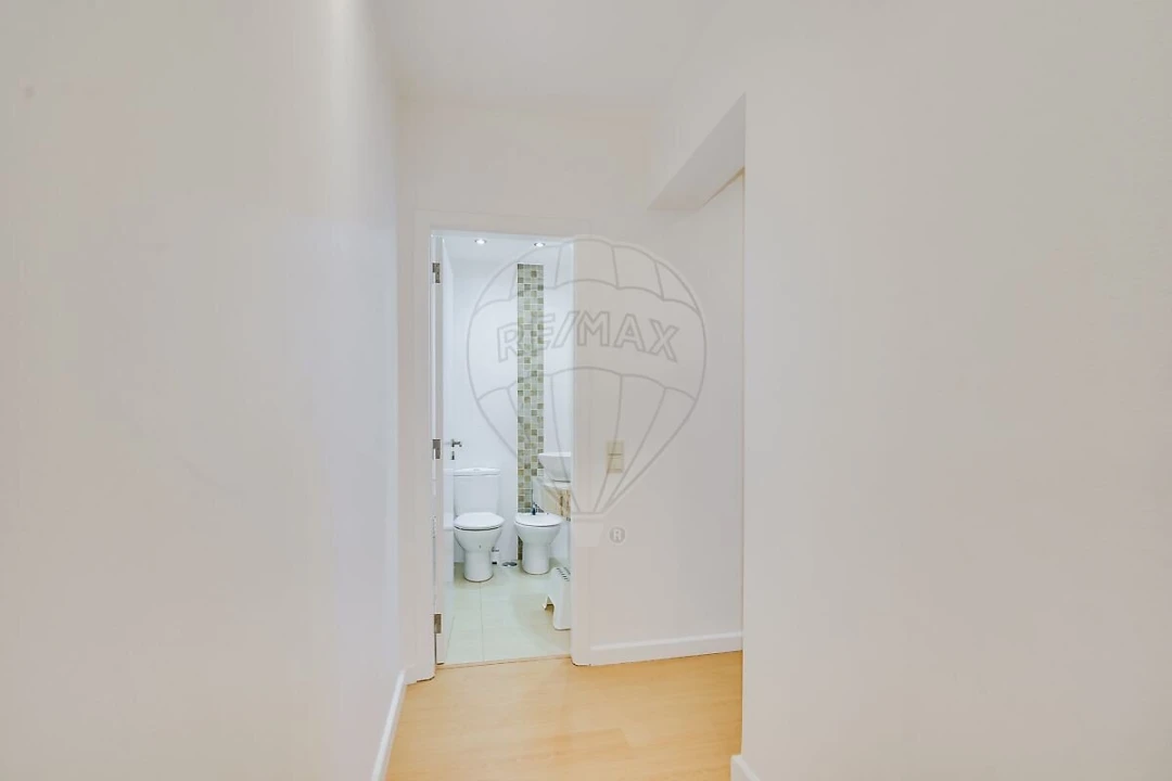Apartamento T3 para Venda em Massamá e Monte Abraão Foto 13