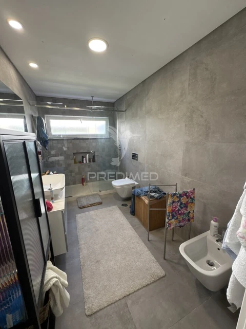 Moradia T4 para Venda em Fernao Ferro