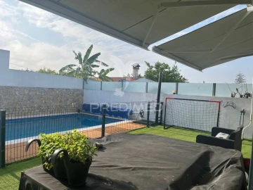 Moradia T4 para Venda em Fernao Ferro