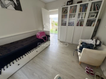 Moradia T4 para Venda em Fernao Ferro