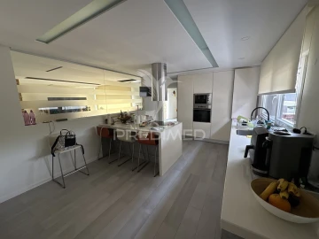 Moradia T4 para Venda em Fernao Ferro