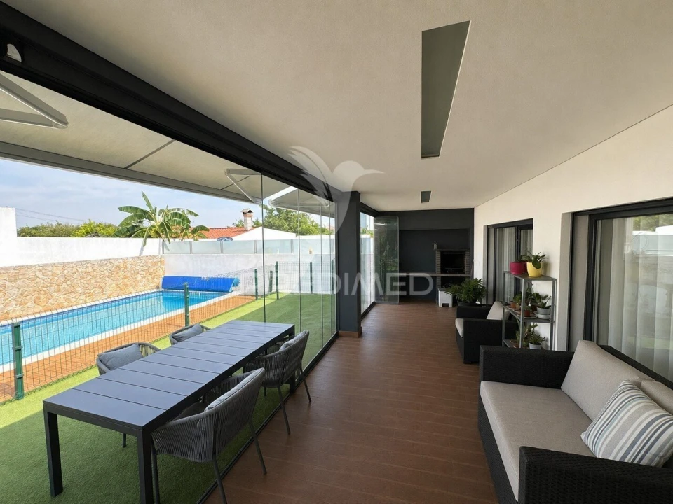 Moradia T4 para Venda em Fernao Ferro Foto 1