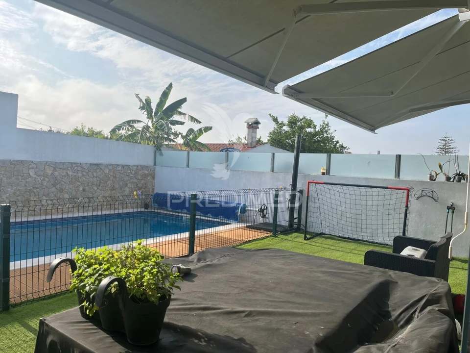 Moradia T4 para Venda em Fernao Ferro Foto 1