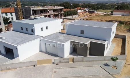 Moradia T4 para Venda em Batalha