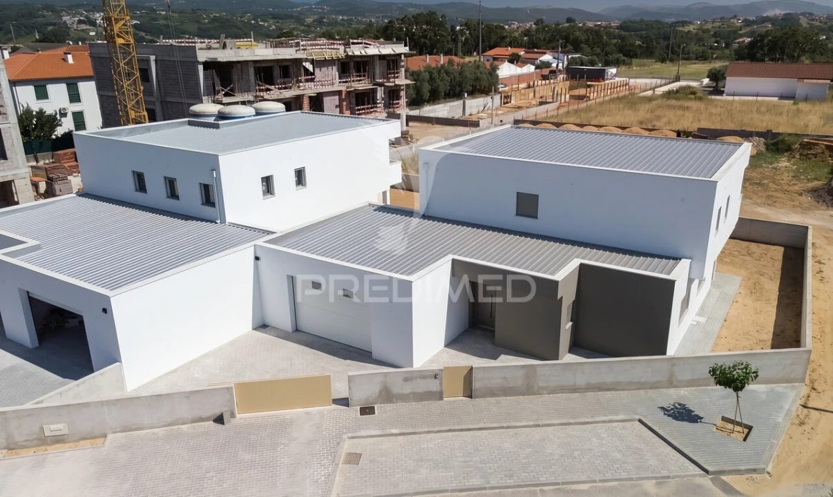 Moradia T4 para Venda em Batalha Foto 5