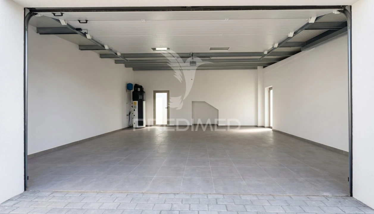 Moradia T4 para Venda em Batalha Foto 29