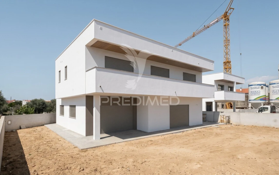 Moradia T4 para Venda em Batalha Foto 2