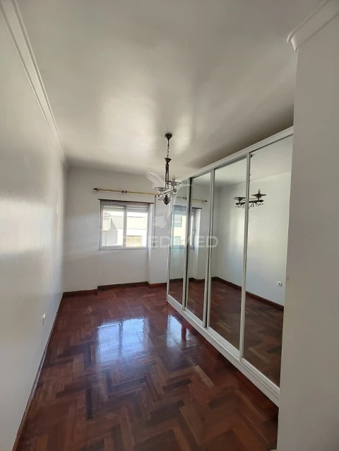 Apartamento T3 para Venda em Baixa da Banheira e Vale da Amoreira