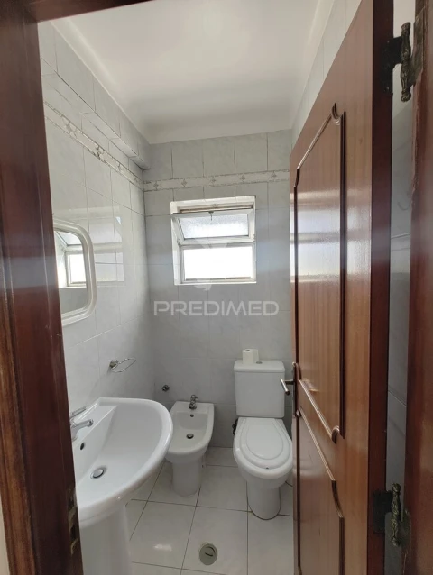 Apartamento T3 para Venda em Baixa da Banheira e Vale da Amoreira