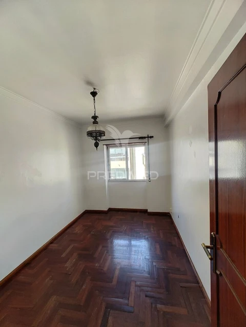 Apartamento T3 para Venda em Baixa da Banheira e Vale da Amoreira