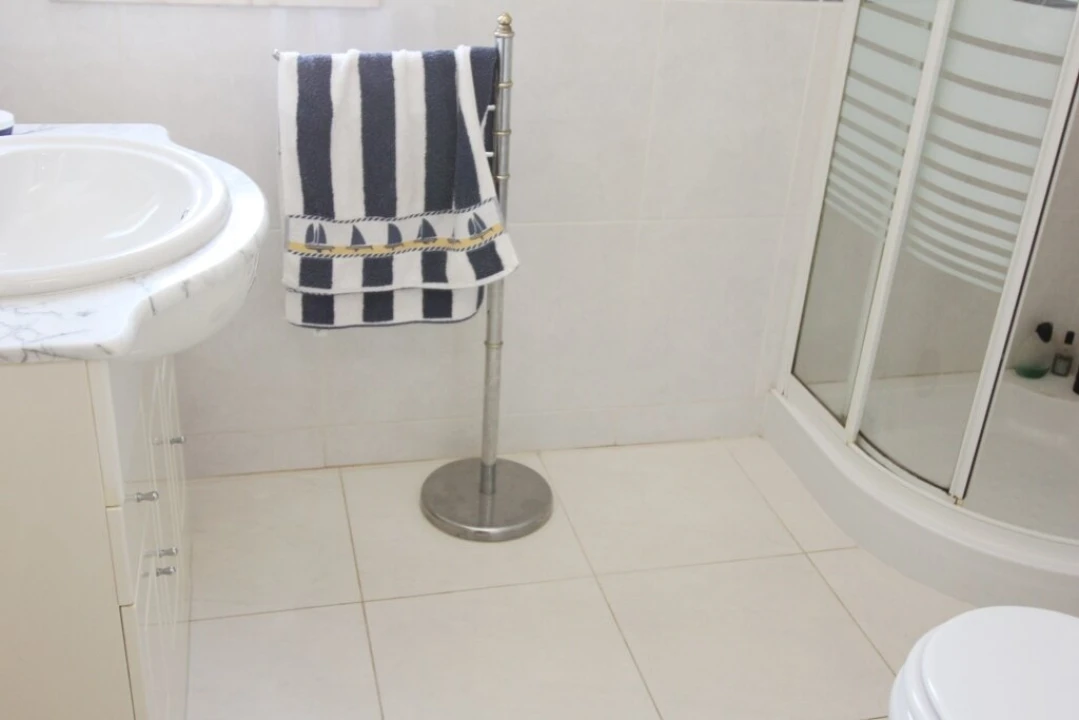Moradia T5 para Venda em Portimão Foto 13