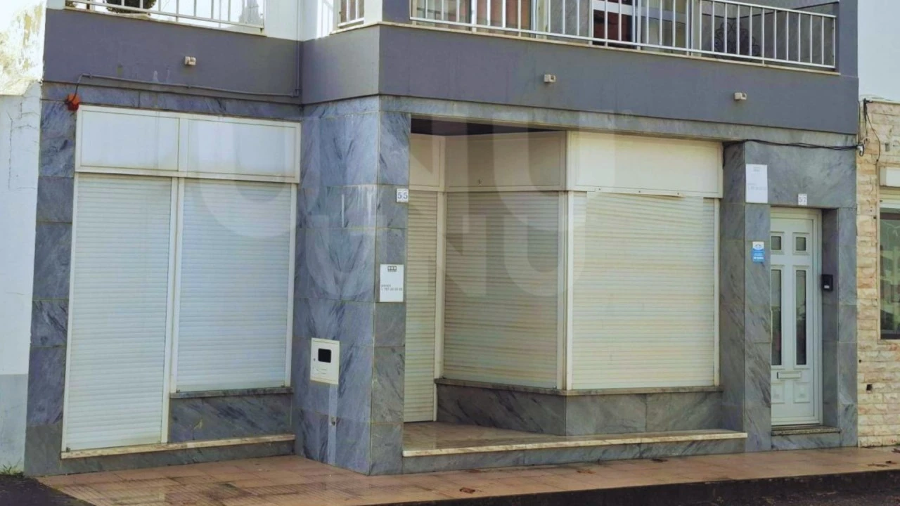 Loja para Venda em Dois Portos e Runa Foto 1