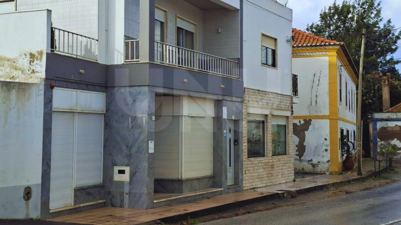 Loja para Venda em Dois Portos e Runa Foto 2