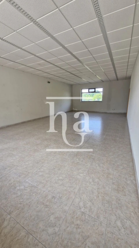 Loja para Arrendamento em Gondomar (São Cosme), Valbom e Jovim