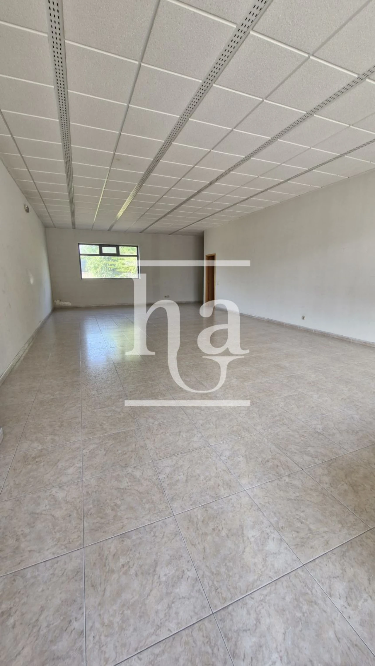 Loja para Arrendamento em Gondomar (São Cosme), Valbom e Jovim Foto 1