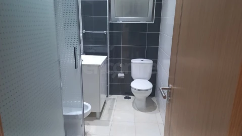 Apartamento T2 para Arrendamento em Póvoa de Santo Adrião e Olival Basto