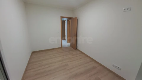 Apartamento T2 para Arrendamento em Póvoa de Santo Adrião e Olival Basto