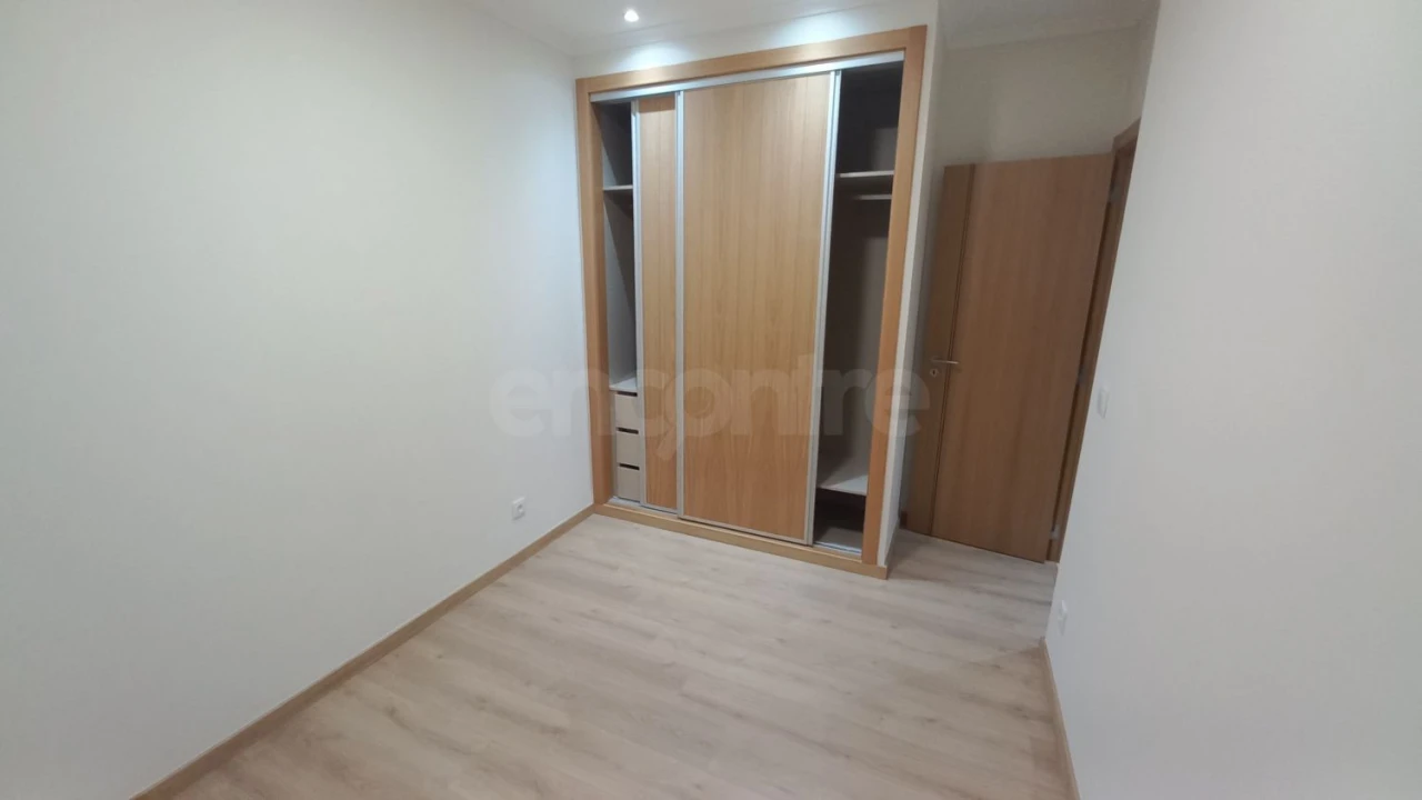 Apartamento T2 para Arrendamento em Póvoa de Santo Adrião e Olival Basto Foto 6