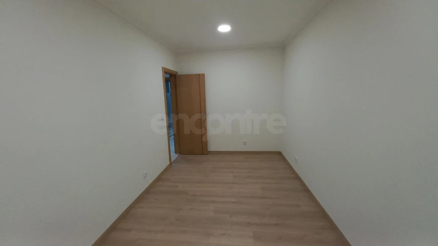 Apartamento T2 para Arrendamento em Póvoa de Santo Adrião e Olival Basto Foto 10