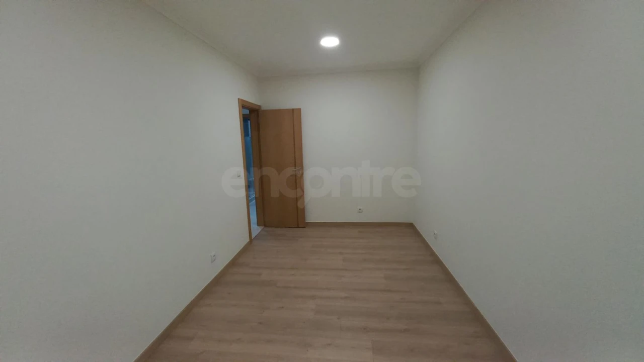 Apartamento T2 para Arrendamento em Póvoa de Santo Adrião e Olival Basto Foto 10