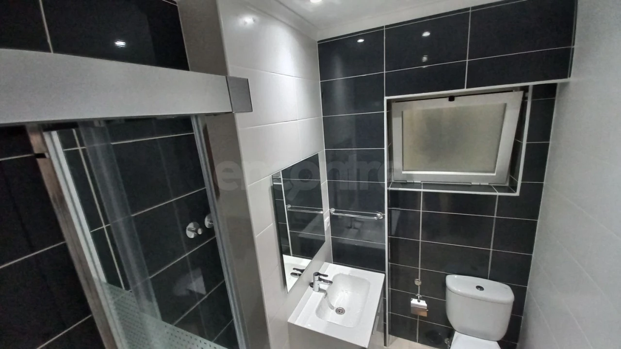 Apartamento T2 para Arrendamento em Póvoa de Santo Adrião e Olival Basto Foto 1