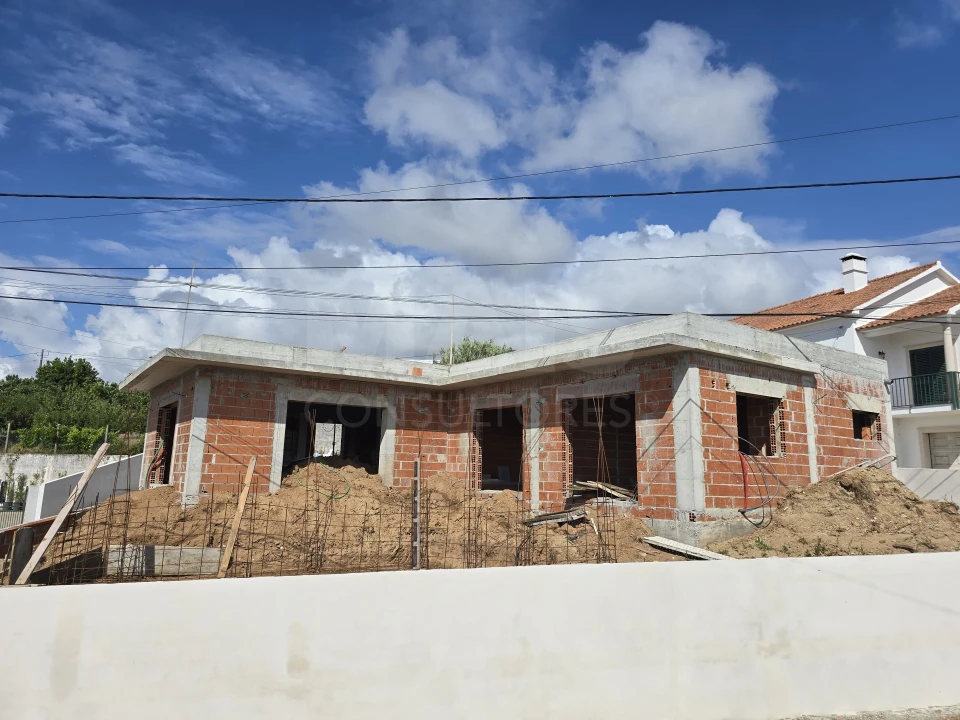 Moradia T3 para Venda em Santa Maria, São Pedro e Sobral da Lagoa Foto 2