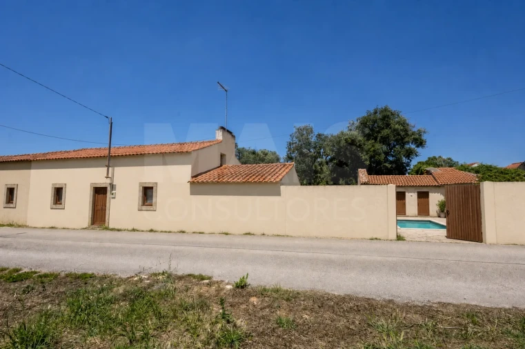 Moradia T2 para Venda em Turquel Foto 4