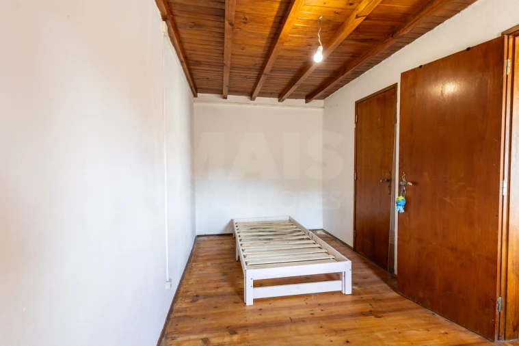 Moradia T2 para Venda em Turquel Foto 11
