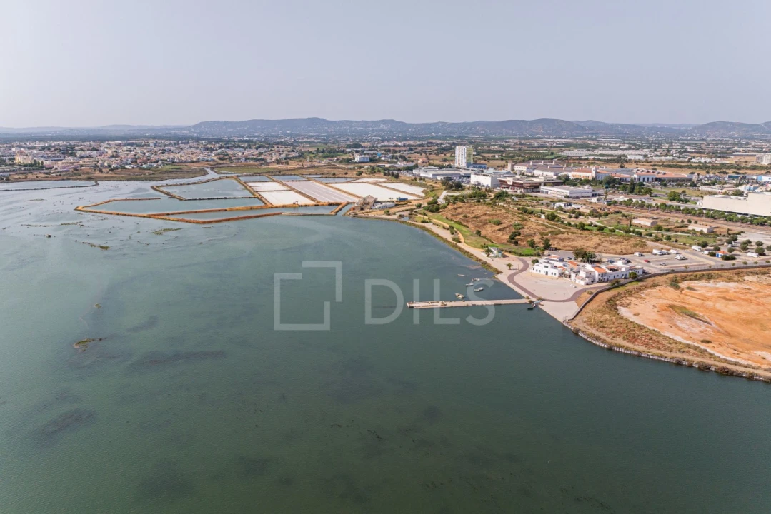 Moradia T2 para Venda em Faro (Sé e São Pedro) Foto 28