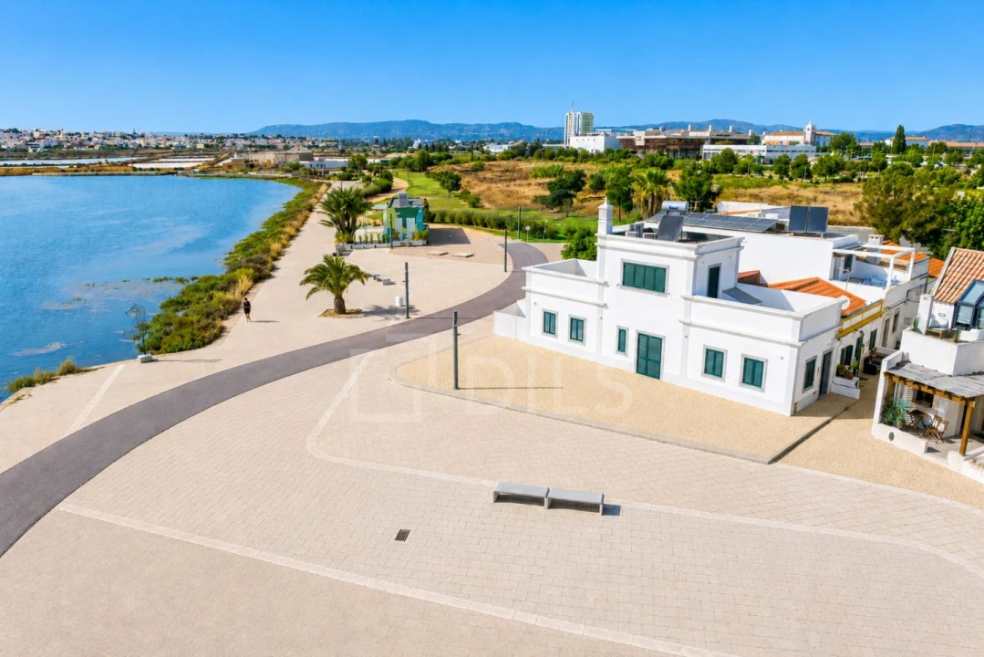 Moradia T2 para Venda em Faro (Sé e São Pedro) Foto 1