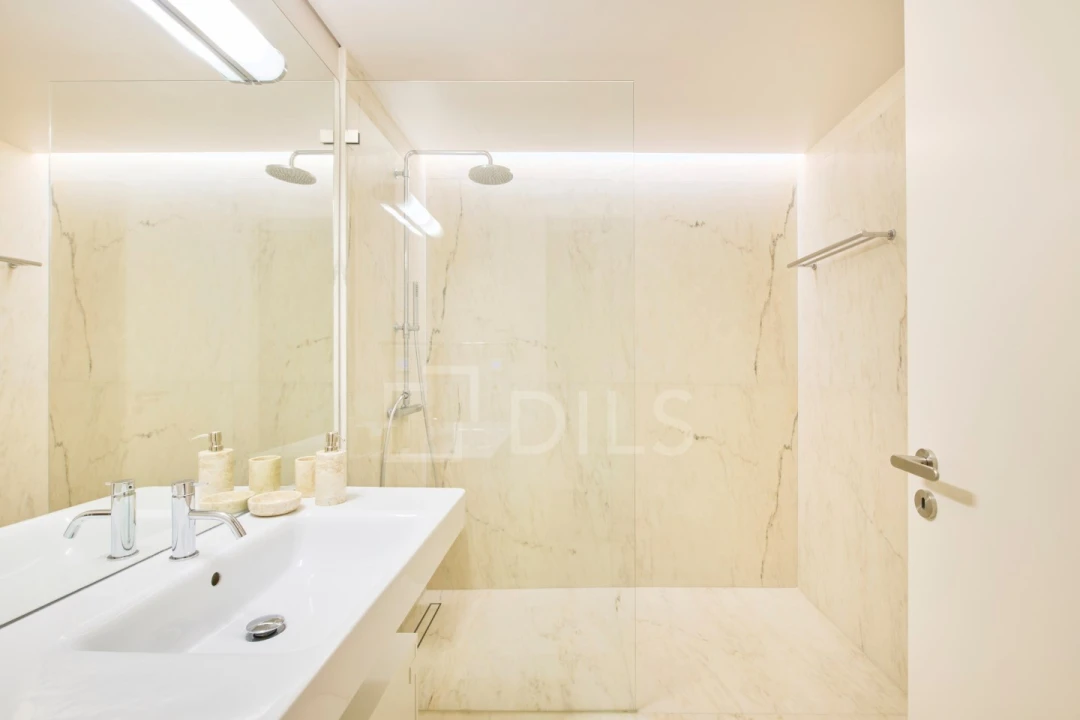 Apartamento T2 para Venda em Santo António Foto 9