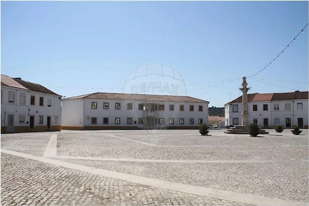 Prédio para Venda em Manique do Intendente, Vila Nova de São Pedro e Maçussa Foto 1