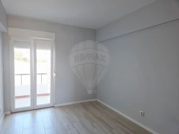 Apartamento T2 para Venda em Marvila, Ribeira Santarém, São Salvador, São Nicolau