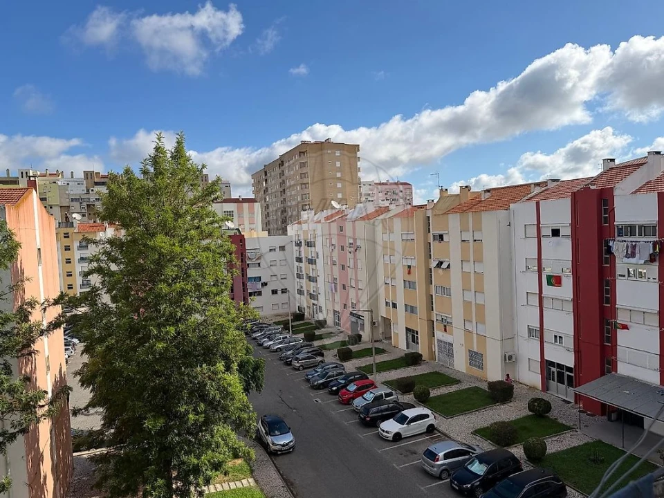 Apartamento T2 para Venda em Carregado e Cadafais Foto 5