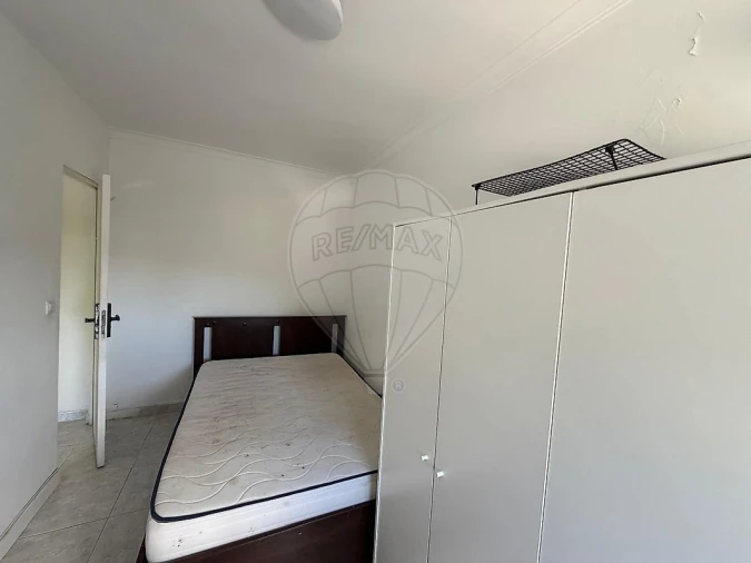 Apartamento T2 para Venda em Carregado e Cadafais Foto 9