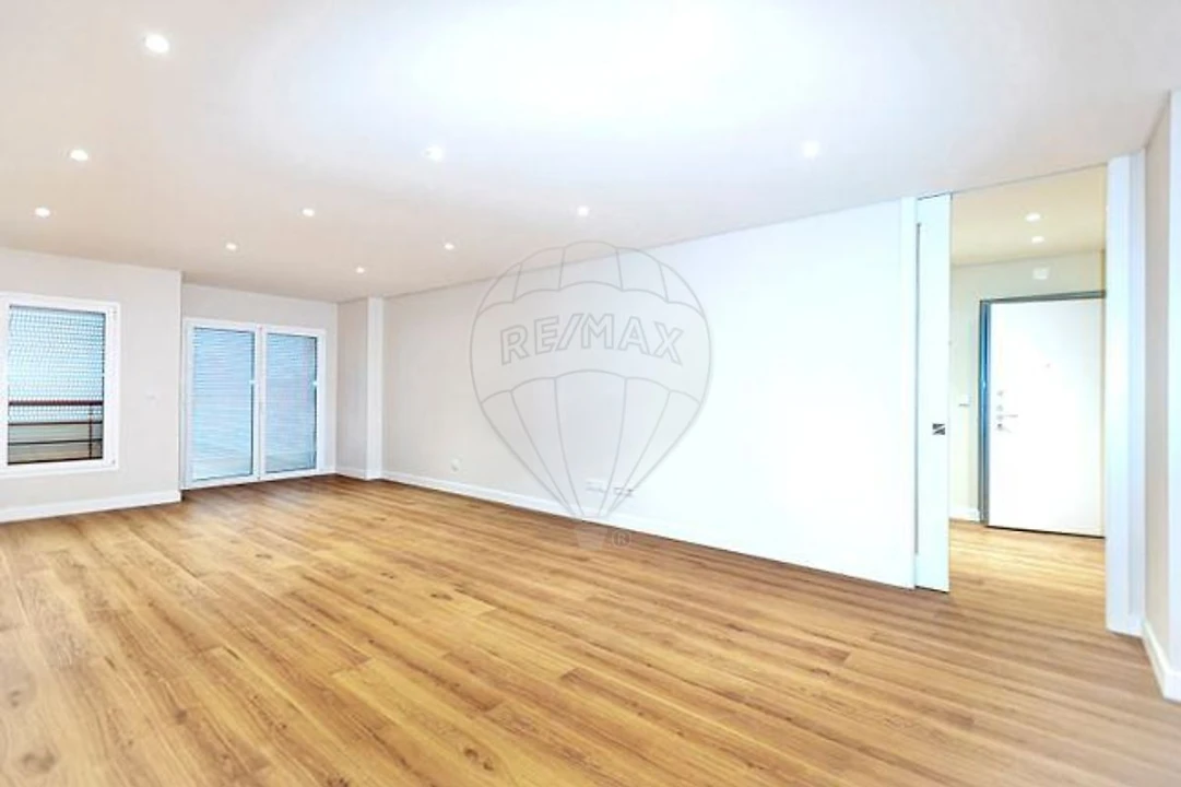 Apartamento T3 para Venda em Carnide Foto 3