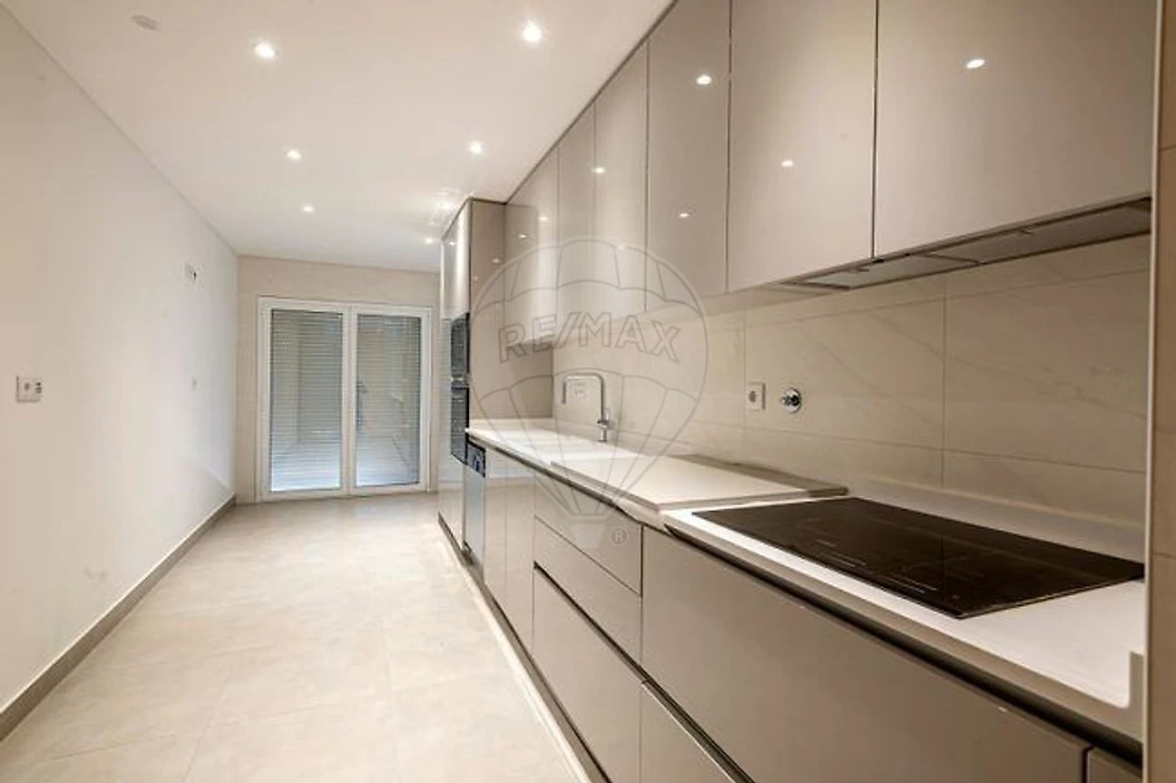 Apartamento T3 para Venda em Carnide Foto 1