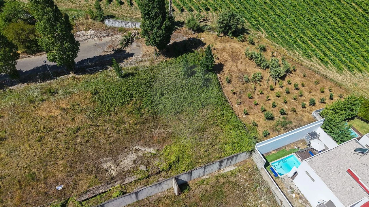 Terreno para Venda em Carvoeira e Carmões Foto 3