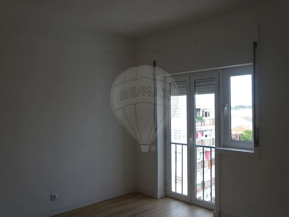 Apartamento T3 para Arrendamento em Almeirim Foto 5