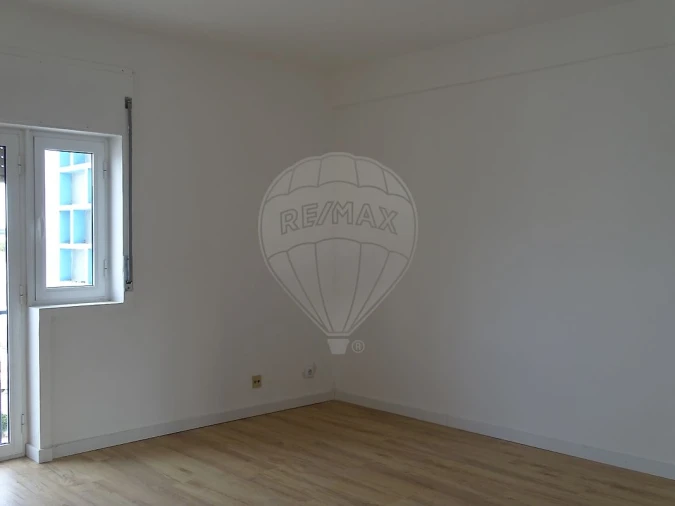 Apartamento T3 para Arrendamento em Almeirim Foto 4