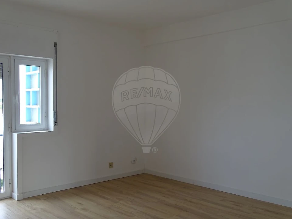 Apartamento T3 para Arrendamento em Almeirim Foto 4
