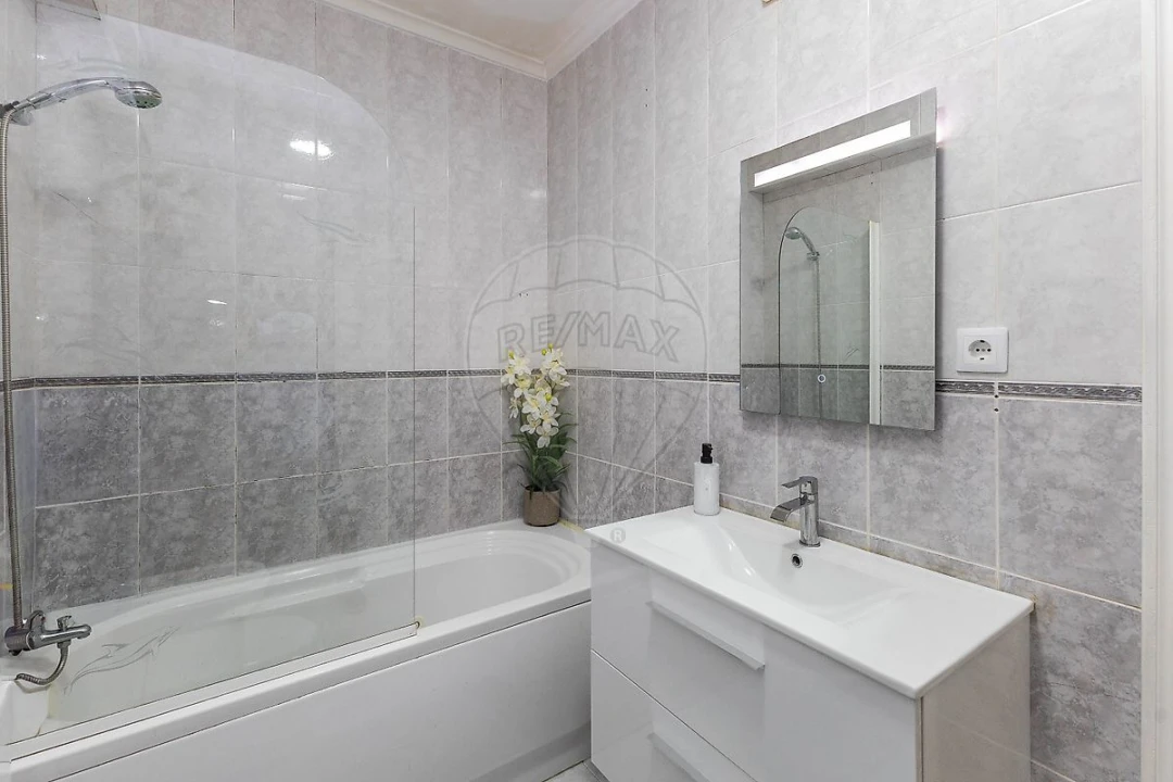 Apartamento T2 para Venda em Canelas Foto 14