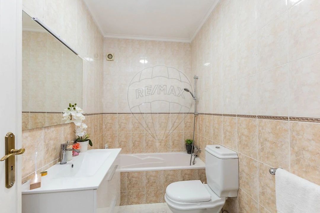 Apartamento T2 para Venda em Canelas Foto 11