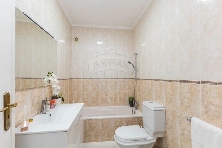 Apartamento T2 para Venda em Canelas Foto 11