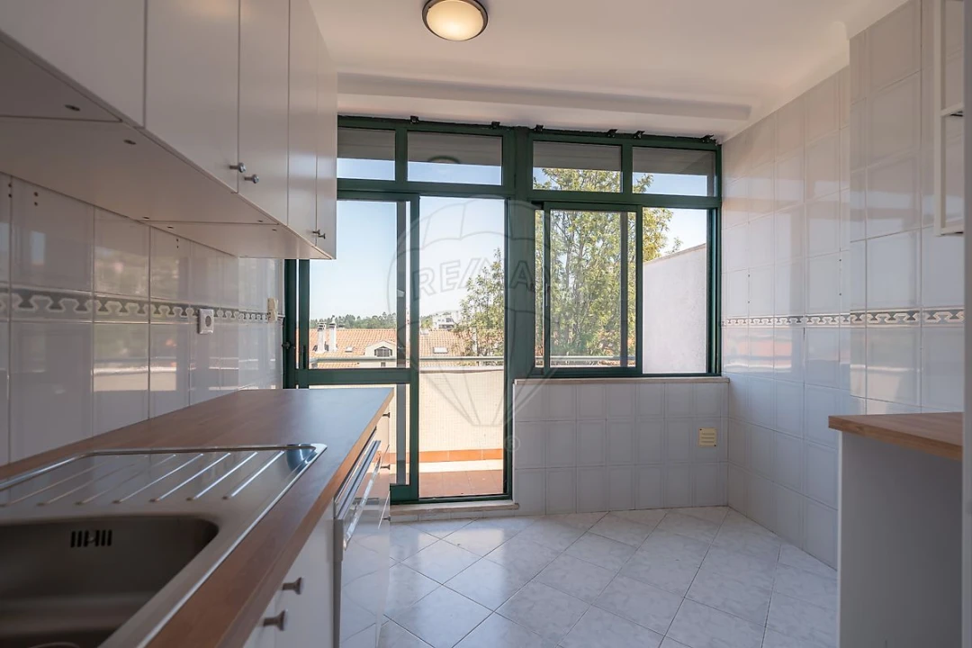 Apartamento T2 para Venda em Santo Antonio dos Olivais Foto 4
