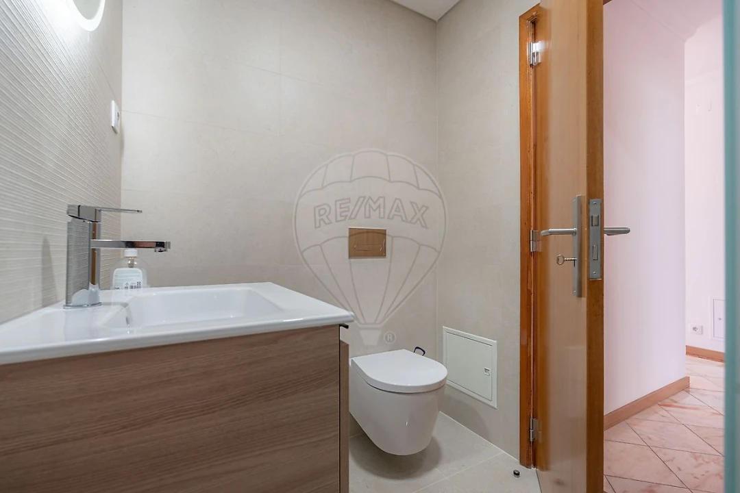Apartamento T2 para Venda em Santo Antonio dos Olivais Foto 13