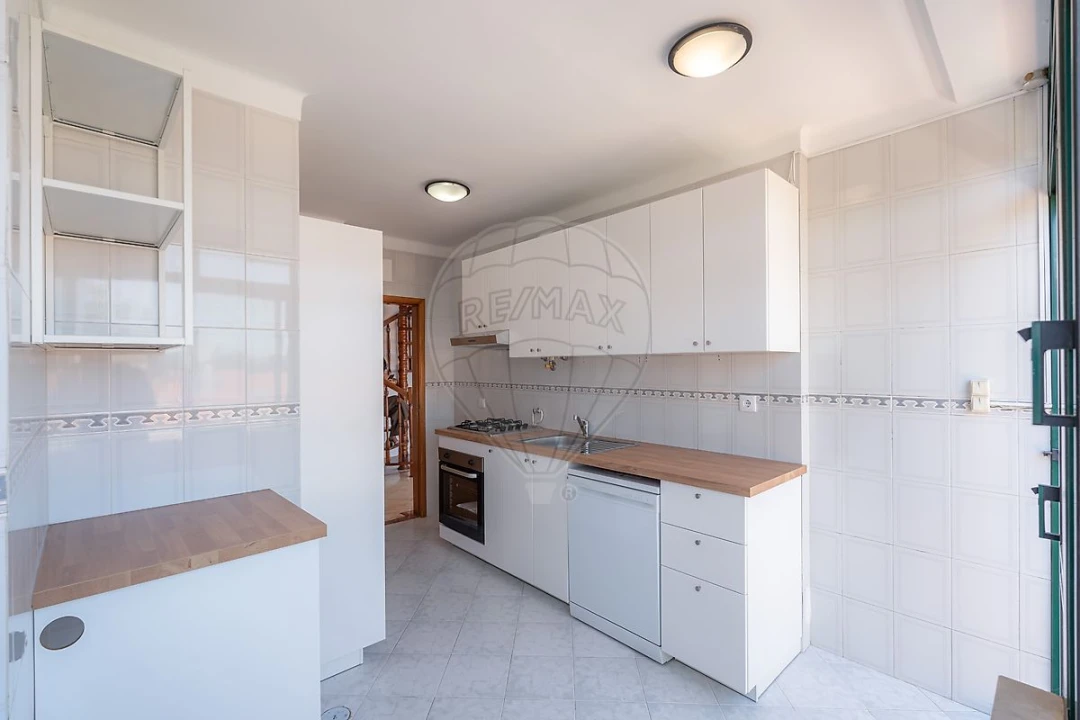 Apartamento T2 para Venda em Santo Antonio dos Olivais Foto 1