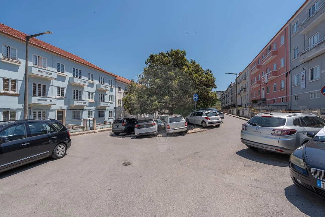 Apartamento T2 para Venda em Santo Antonio dos Olivais Foto 47
