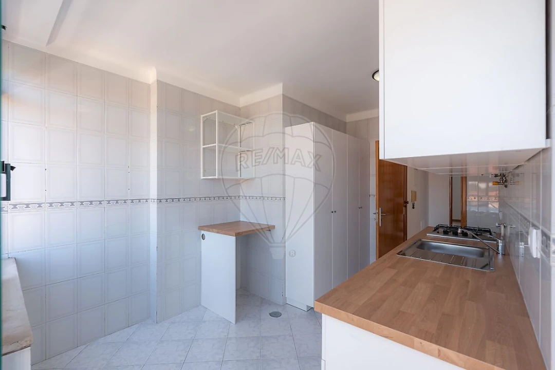 Apartamento T2 para Venda em Santo Antonio dos Olivais Foto 2