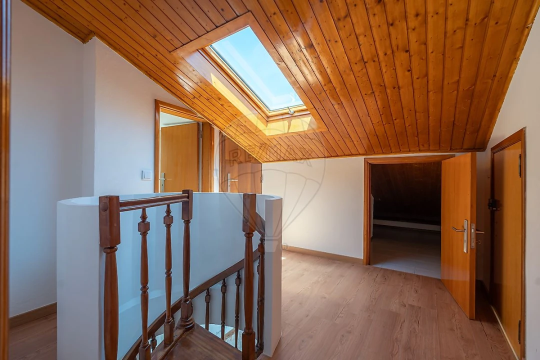 Apartamento T2 para Venda em Santo Antonio dos Olivais Foto 24